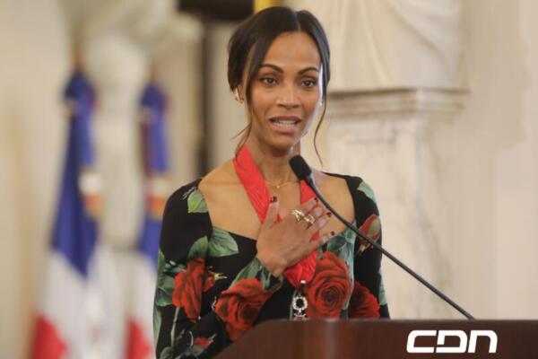 La actriz estadounidense de origen dominicano Zoe Saldaña reveló que vivir en República Dominicana le ayudó a superar la muerte de su padre. Foto: CDN Digital