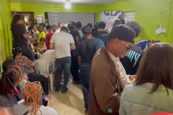 Exigen devolucion de su dinero 
