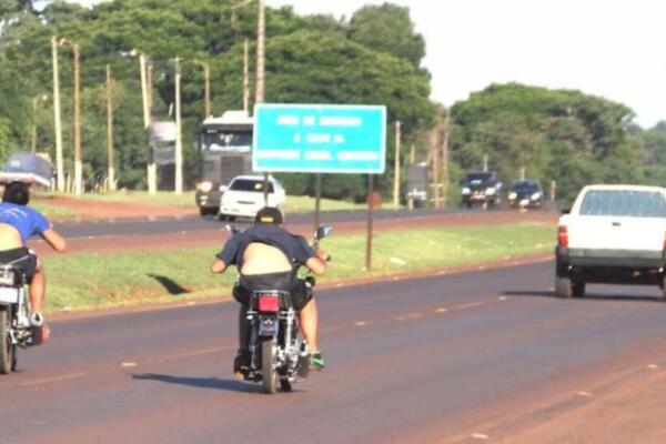Las carreras clandestinas de motocicletas continúan cobrando vidas en la República Dominicana. (foto, fuente externa)