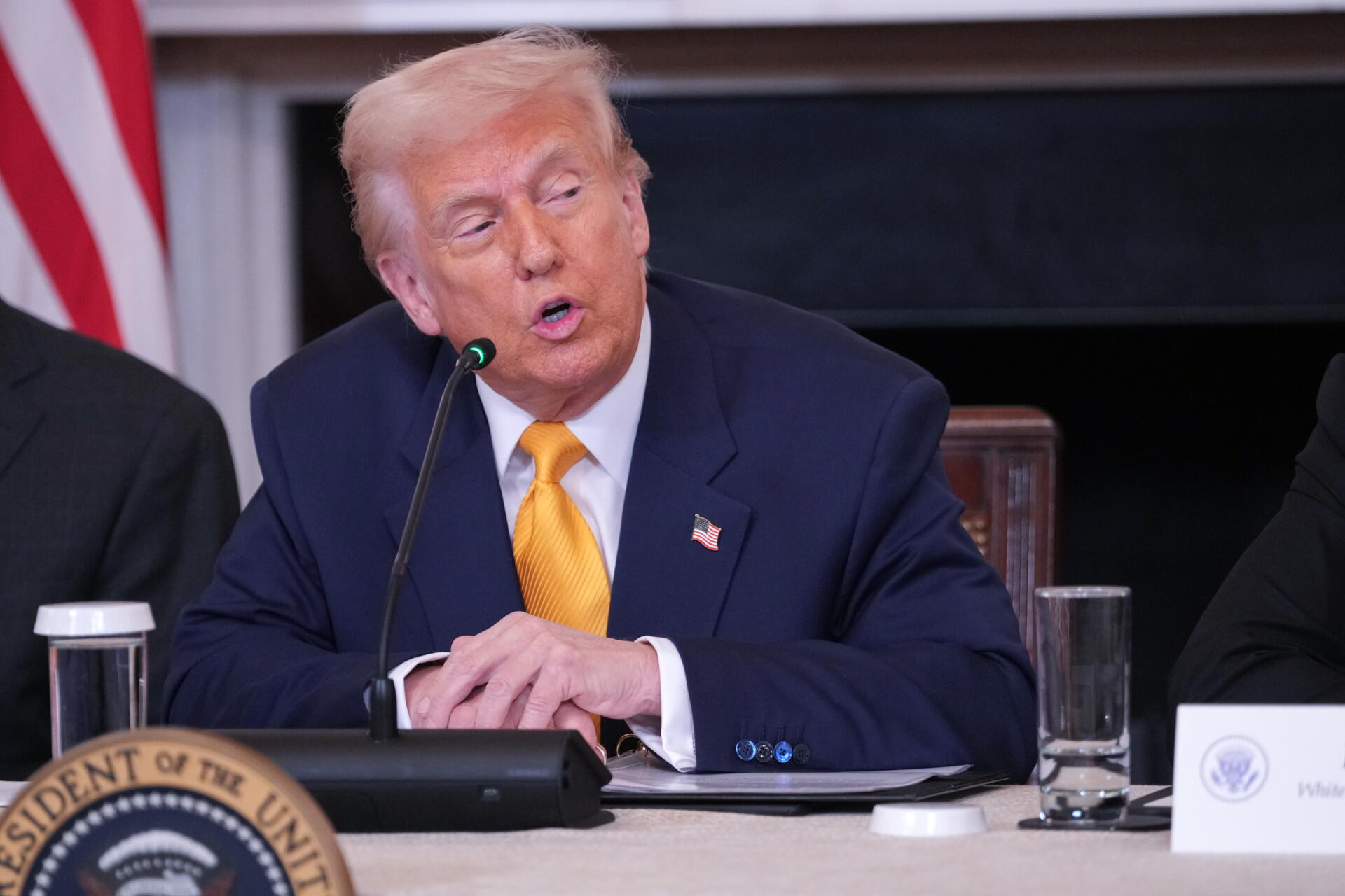 Trump abre la puerta a suspender los aranceles a Canadá poco después de anunciarlos