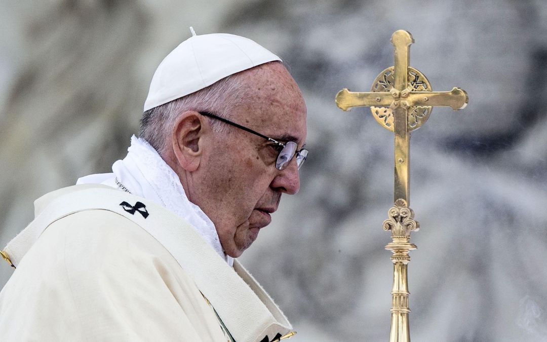 El papa Francisco prosigue la fisioterapia respiratoria y motora en su 27 día de hospitalización