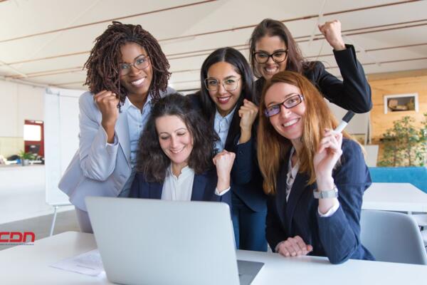 Mujeres ocupan el 44% de los altos cargos en el sector financiero, según BCRD. (Foto, fuente externa)