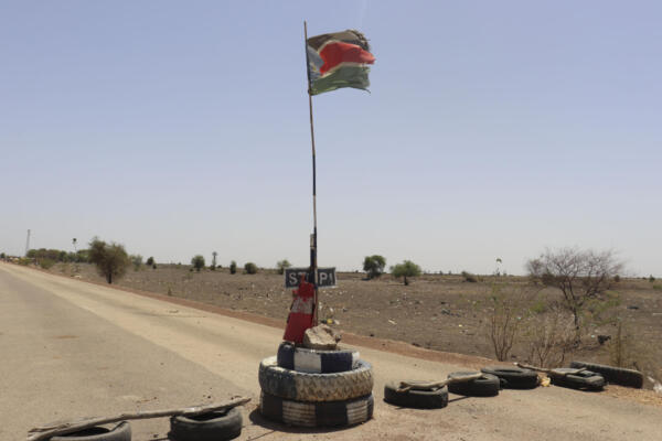 Foto del paso fronterizo de Joda hacia Sudán del Sur huyendo de la guerra entre el Ejército sudanés y el grupo paramilitar Fuerzas de Apoyo Rápido (FAR) en Sudán. EFE/Rosa Soto