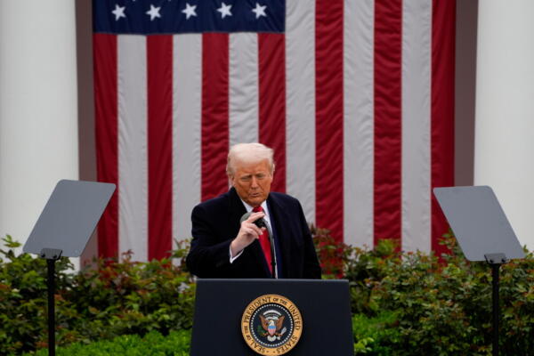 Donald Trump, habla durante un anuncio de aranceles en el Jardín de Rosas de la Casa Blanca en Washington