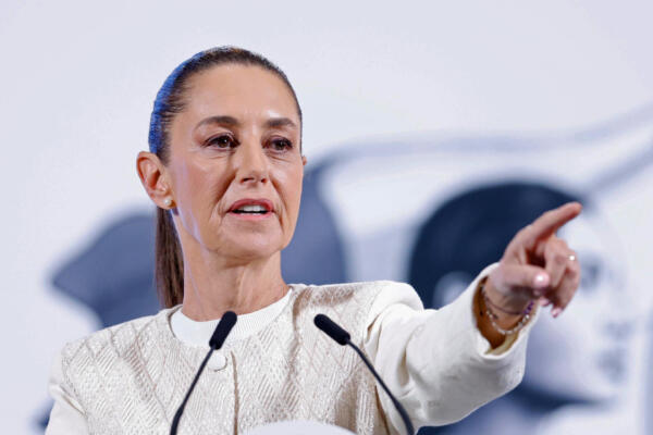 La presidenta de México, Claudia Sheinbaum, habla este miércoles durante una rueda de prensa en Palacio Nacional de la Ciudad de México (México).