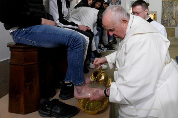 Lavado de pies y Última Cena: Iglesia Católica celebra rituales tradicionales del Jueves Santo