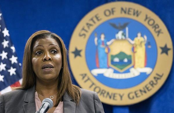 Fotografía de archivo en la que aparece la fiscal general del estado de Nueva York, Letitia James, durante un conferencia de prensa, en Manhattan