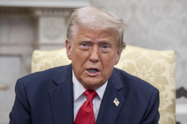 Trump, que llegó al poder con la promesa de poner fin al conflicto, ha protagonizado un acercamiento a Rusia y fuertes críticas a Ucrania, aunque en las últimas semanas ha expresado también frustración por el hecho de que el Kremlin no haya aceptado una tregua en los combates.