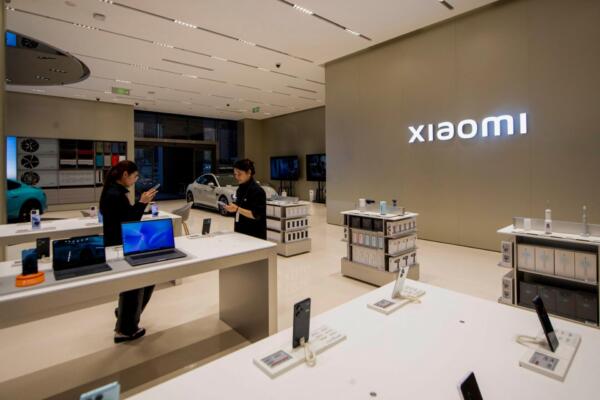 EE. UU. exime del arancel del 10% global a teléfonos inteligentes y ordenadores
(Photo by AFP) / China OUT / CHINA OUT