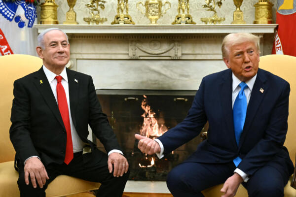Netanyahu hablará sobre aranceles y la amenaza iraní con Trump en WashingtonWhite House on April 7, 2025, according to a senior US official. The two countries are dealing with a set of extremely thorny issues, including President Donald Trump's shock imposition of 17 percent tariffs on Israeli imports, an elusive search for a ceasefire in Gaza, and mounting concern over Iran's nuclear program. (Photo by ANDREW CABALLERO-REYNOLDS / AFP)