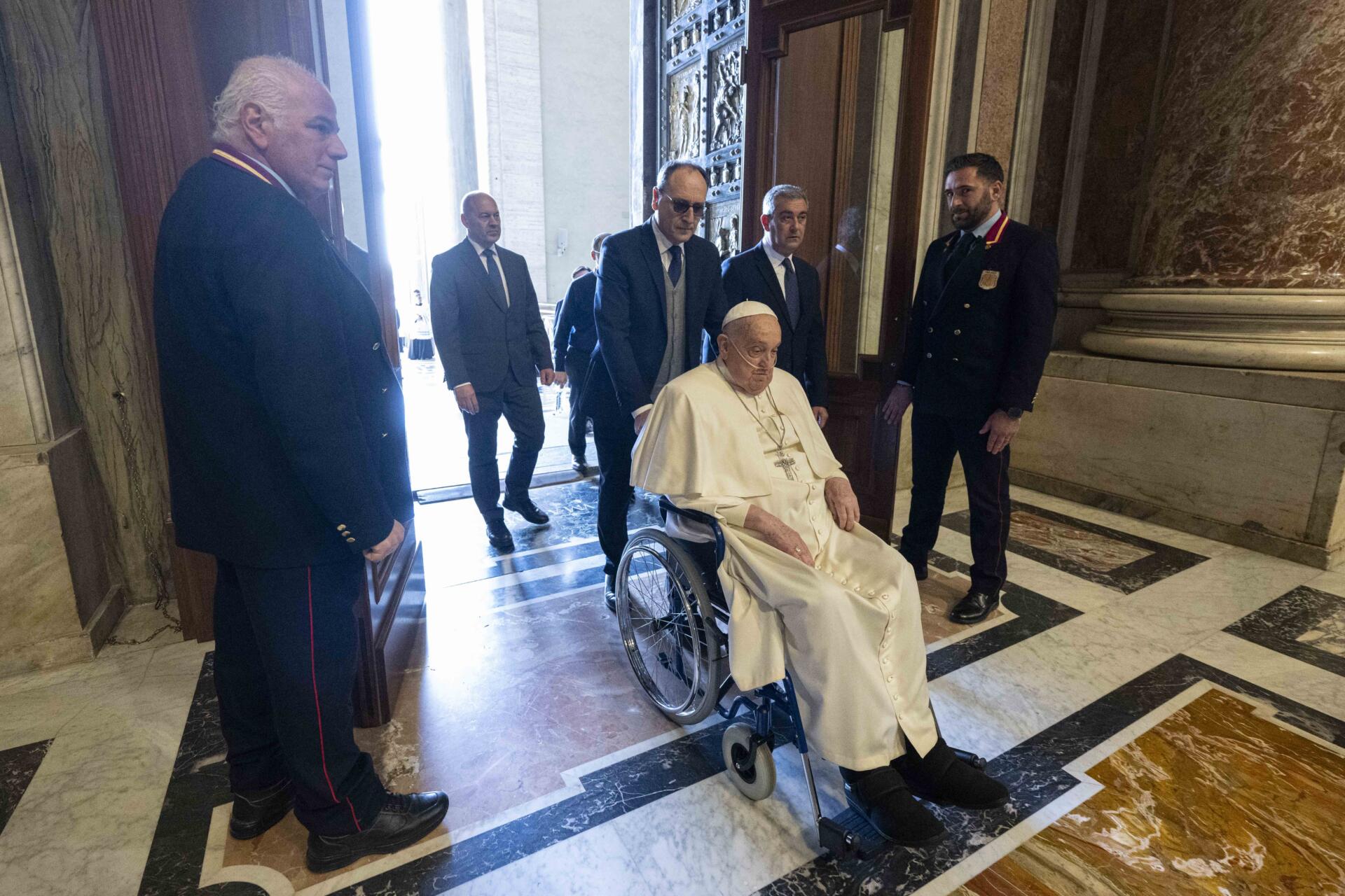 El papa Francisco, llamó a no apartar de la sociedad a quienes padecen la enfermedad pues
