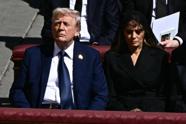 Trump llegó esta mañana al Vaticano acompañado de su esposa, Melania Trump