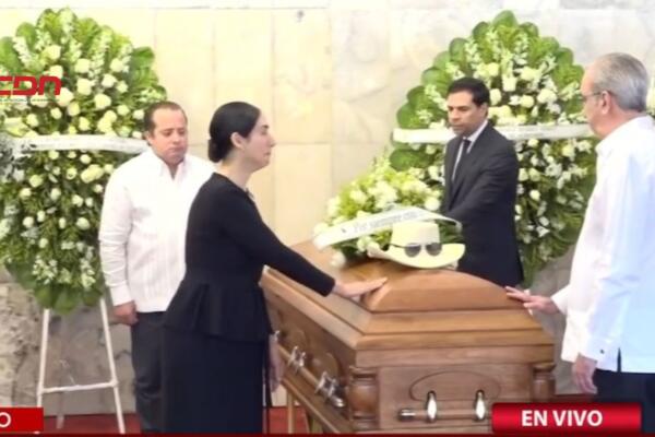 Presidente Abinader llega al funeral de Ruby Pérez. (foto, fuente externa)