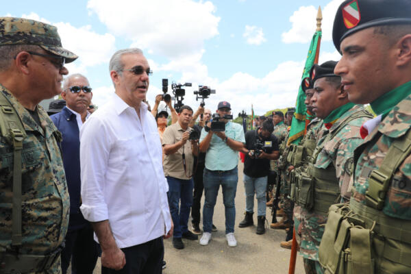 Presidente Abinader en su recorrido en la frontera este jueves / foto: Presidencia RD