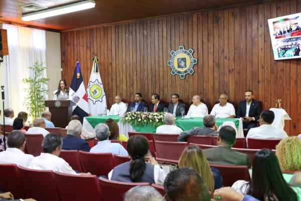 Adepe celebró su 50ª Asamblea General Ordinaria Informativa Bienal, bajo la presidencia del Lic. Amable Guzmán.