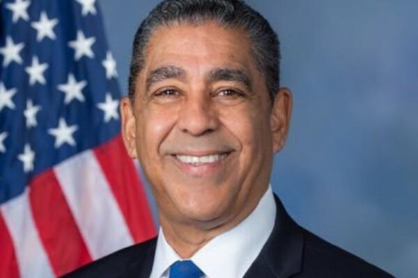 Congresista Adriano Espaillat.