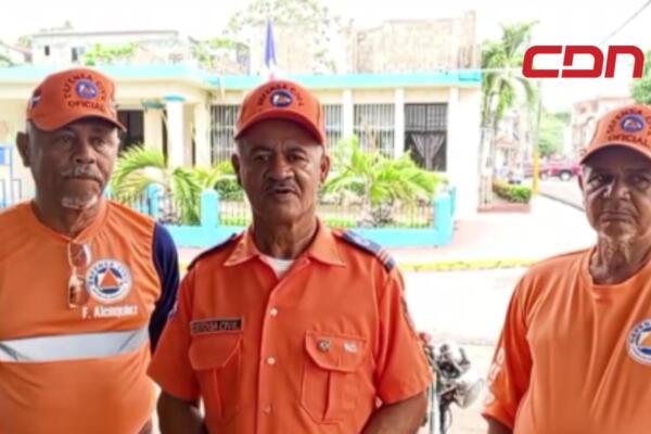 Miembros de la Defensa Civil en el municipio de Gaspar Hernández. 