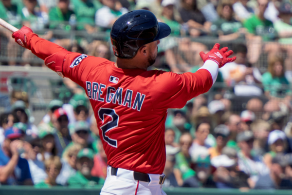 Bregman, tercera base de Boston, se fue a lo profundo en la primera entrada para sus primeras carreras impulsadas de la temporada. 