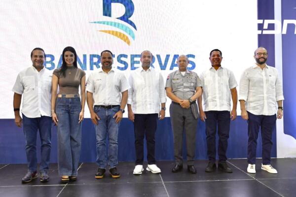 El Banco de Reservas (Banreservas) lleva jornada de bancarización a comunitarios del Nuevo Domingo Savio, en el Distrito Nacional. Foto: Banreservas