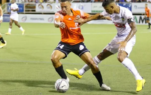 Cibao FC llega a la fecha siete invicto, con marca de 5 triunfos y un empate, para totalizar 16 puntos, la misma cantidad de los Delfines del Este, pero en la primera posición por la diferencia de goles.