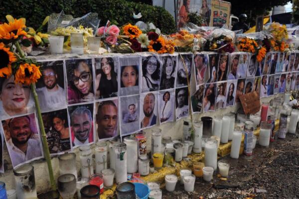 Ciudadanos continúan rindiendo homenaje a las víctimas del Jet Set