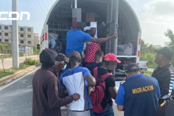 Los operativos de la Dirección General de Migración se han extendido por los diversos sectores de este municipio. Foto: Fuente externa 