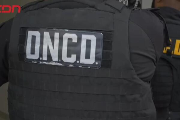 RD extradita a EE.UU. a tres dominicanos acusados de tráfico de fentanilo, heroína y asesinato y otros delitos. Foto: CDN Digital