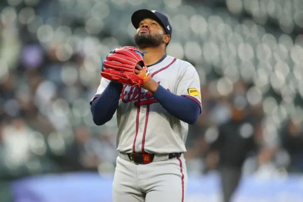 “[López] lanzó una sesión de bullpen ayer y le fue bien, pero entró después de la sesión y quiso que le revisaran el hombro”, explicó el manager de los Bravos, Brian Snitker. “Obviamente hay algo de inflamación allí. Lo están revisando hoy. Aún no he escuchado los resultados”.