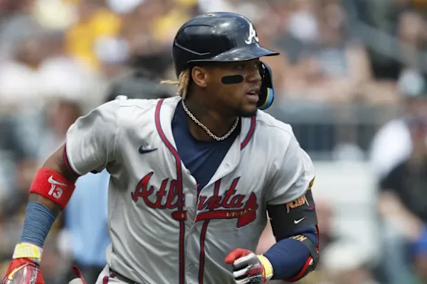 Acuña, quien se rompió el ligamento cruzado anterior el 26 de mayo y se sometió a cirugía el 6 de junio, viajará a Los Ángeles para la revisión, dijo el jueves el manager de los Bravos, Brian Snitker.