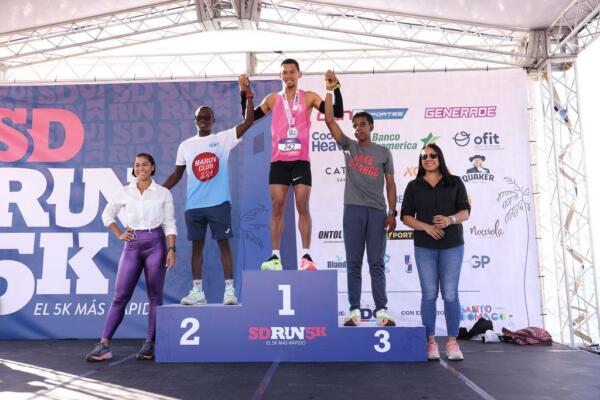 Marlenny Peña, directora general de Santo Domingo Corre, agradeció el apoyo de toda la comunidad de corredores, aficionados y familias completas que con su participación asumieron el reto de esta competencia