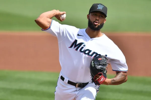 Alcántara, ganador del Premio Cy Young de la Liga Nacional en 2022, no pudo ver acción en 2024, debido a que tuvo que ser sometido a la operación Tommy John en su codo derecho.