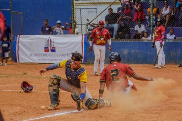 El torneo superior cuenta con el respaldo de Seaboard, Gatorade, Comedores Económicos del Estado Dominicano, Ministerio de Deportes, Ayuntamiento de Santo Domingo Este, Dirección Nacional del Comisionado de Béisbol, Marcu's By Restaurant y Fedom.