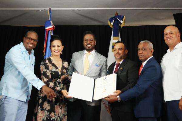 CDP reconoce a Aneudys Martich por su destacada labor en los medios