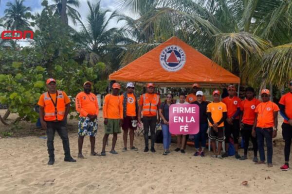 Defensa Civil supervisa playa Boca Chica. (foto, fuente externa)