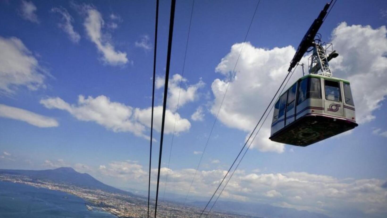 Cae cabina de teleférico en Italia y deja cuatro muertos