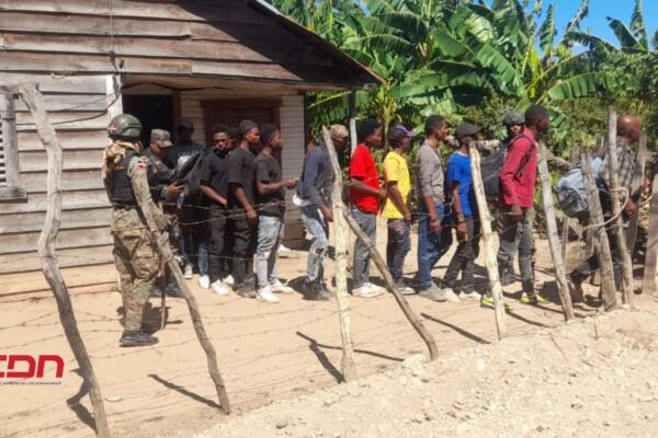 Descubren 50 inmigrantes haitianos ocultos en una vivienda en Valverde. (Foto, fuente externa)
