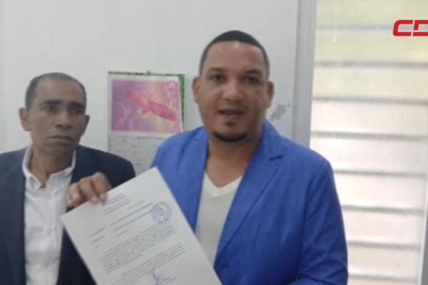 El abogado Alfredo Martínez indicó que el juez fue quien actuó mal y que ahora se le está coartando su derecho de libre expresión. 