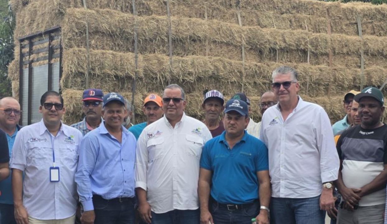 Promegan impulsa el sector ganadero de RD con la entrega de más de 30 mil pacas e insumos