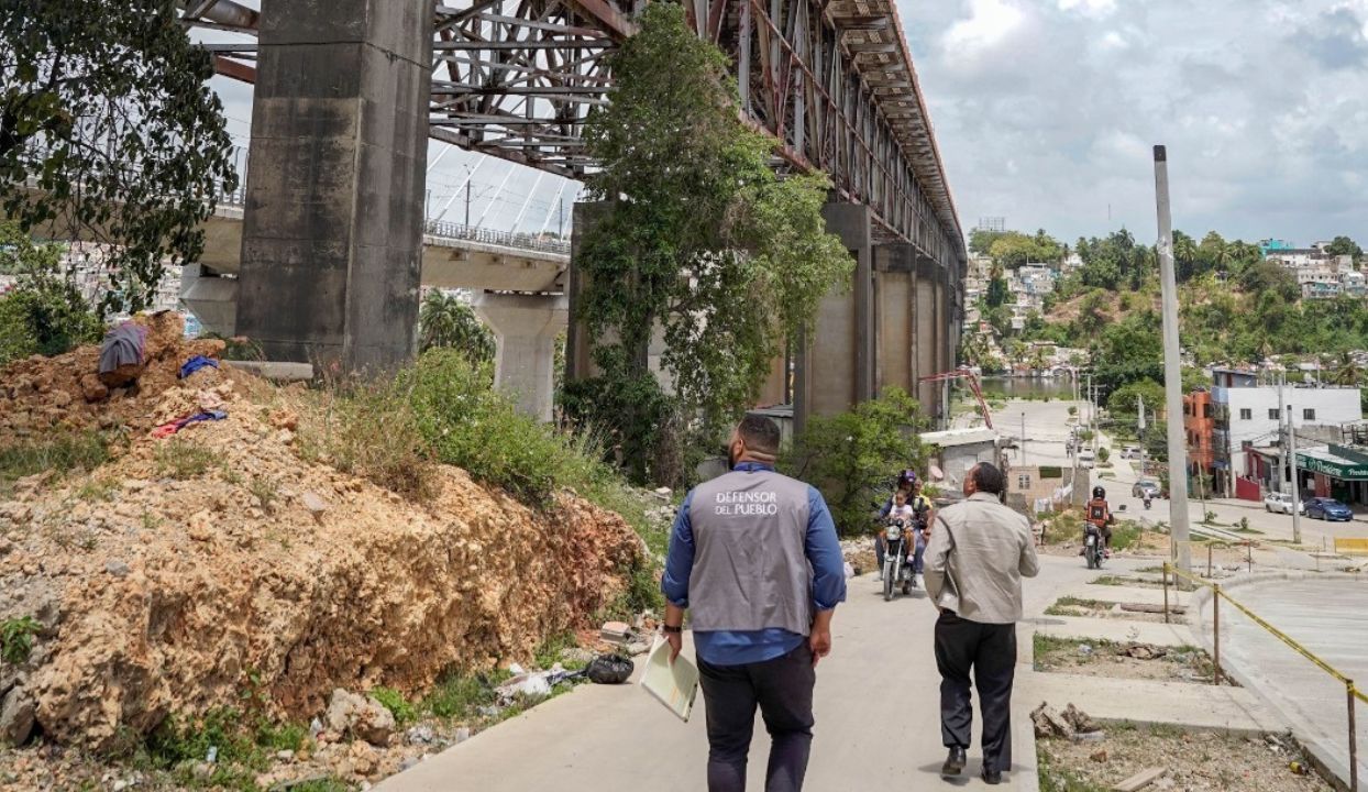 Defensor del Pueblo realiza inspección en el puente de la 17