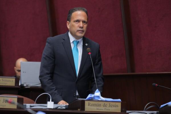 Román de Jesús enfatizó la necesidad de estas obras para mejorar la seguridad vial y garantizar un tránsito más eficiente.