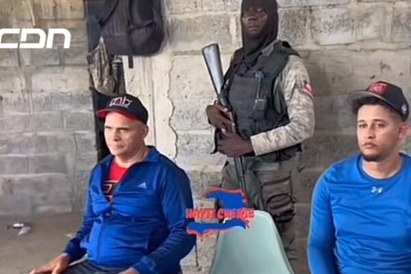 Dos dominicanos oriundos de San Francisco de Macorís fueron secuestrados en Haití y retenidos tras su liberación por Migración. Foto: Fuente Externa