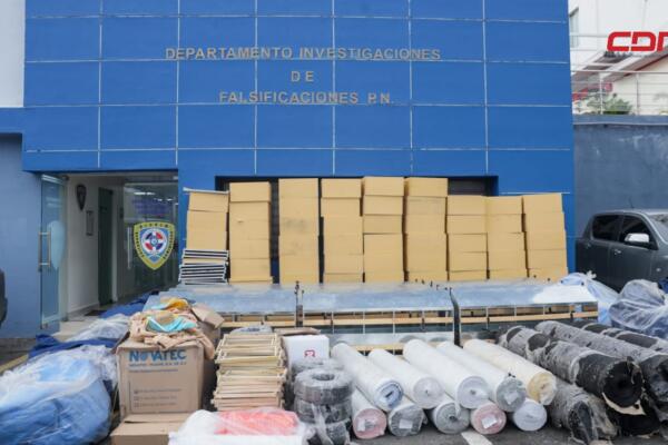 Policía Nacional apresa a tres hombres por estafa con cheques falsos. (foto, fuente externa)