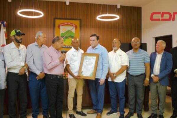 Reconocen a Armando Rodríguez, vicepresidente de Seaboard.