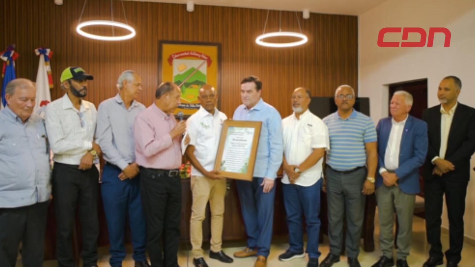 Reconocen a Armando Rodríguez, vicepresidente de Seaboard.