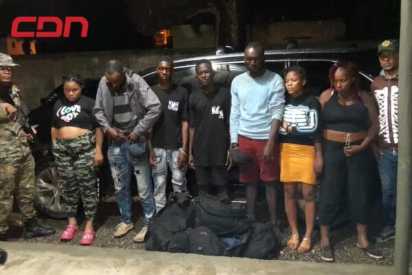 7 haitianos indocumentados resultaron interceptados en Navarrete. 