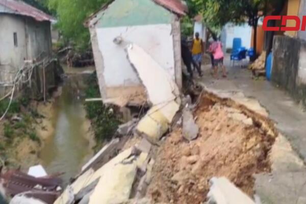 Debido a las condiciones climáticas, las autoridades han mantenido izada la bandera amarilla en los balnearios de playa en Puerto Plata.