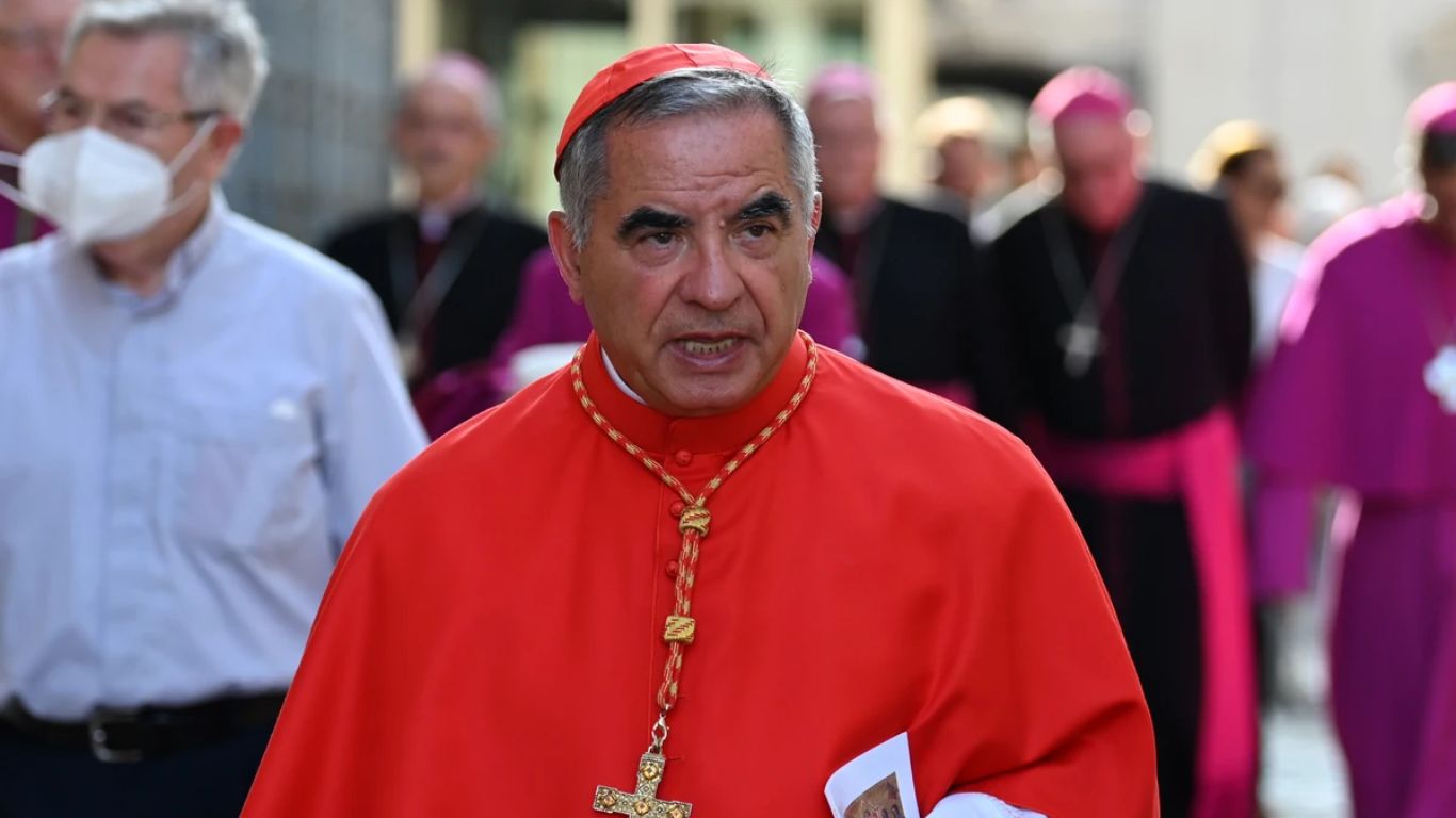 El cardenal Giovanni Angelo Becciu anunció que no participará en el cónclave donde se decidirá el nuevo líder de la Iglesia católica.