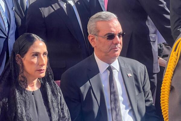 Presidente Abinader y primera dama asisten a funeral papa Francisco