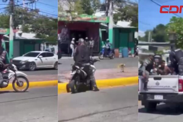 Momento en que agentes es captado disparando contra una multitud. 