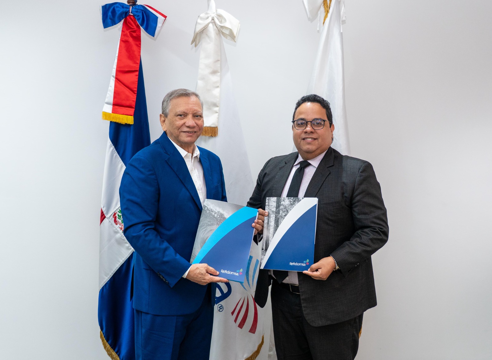 Incabide y Refidomsa formalizaron un acuerdo para que la empresa asuma gestión de estaciones retenidas durante la “Operación Falcón”.
